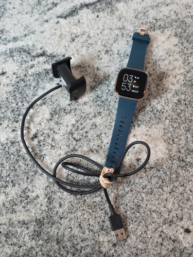 Fitbit versa smart watch - fitbit, 2